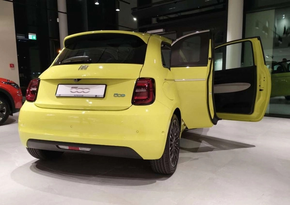 Fiat 500 cena 163700 przebieg: 5, rok produkcji 2023 z Mrągowo małe 154